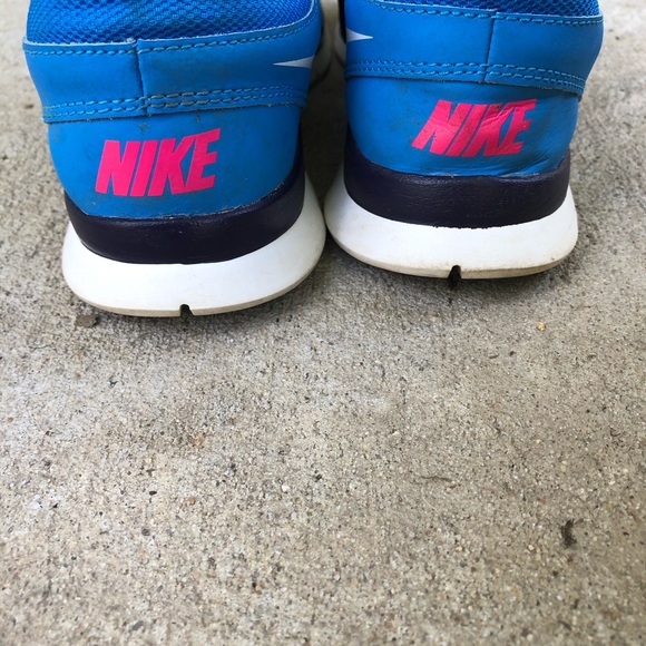 Nike Running Shoes - Picture 2 of 3